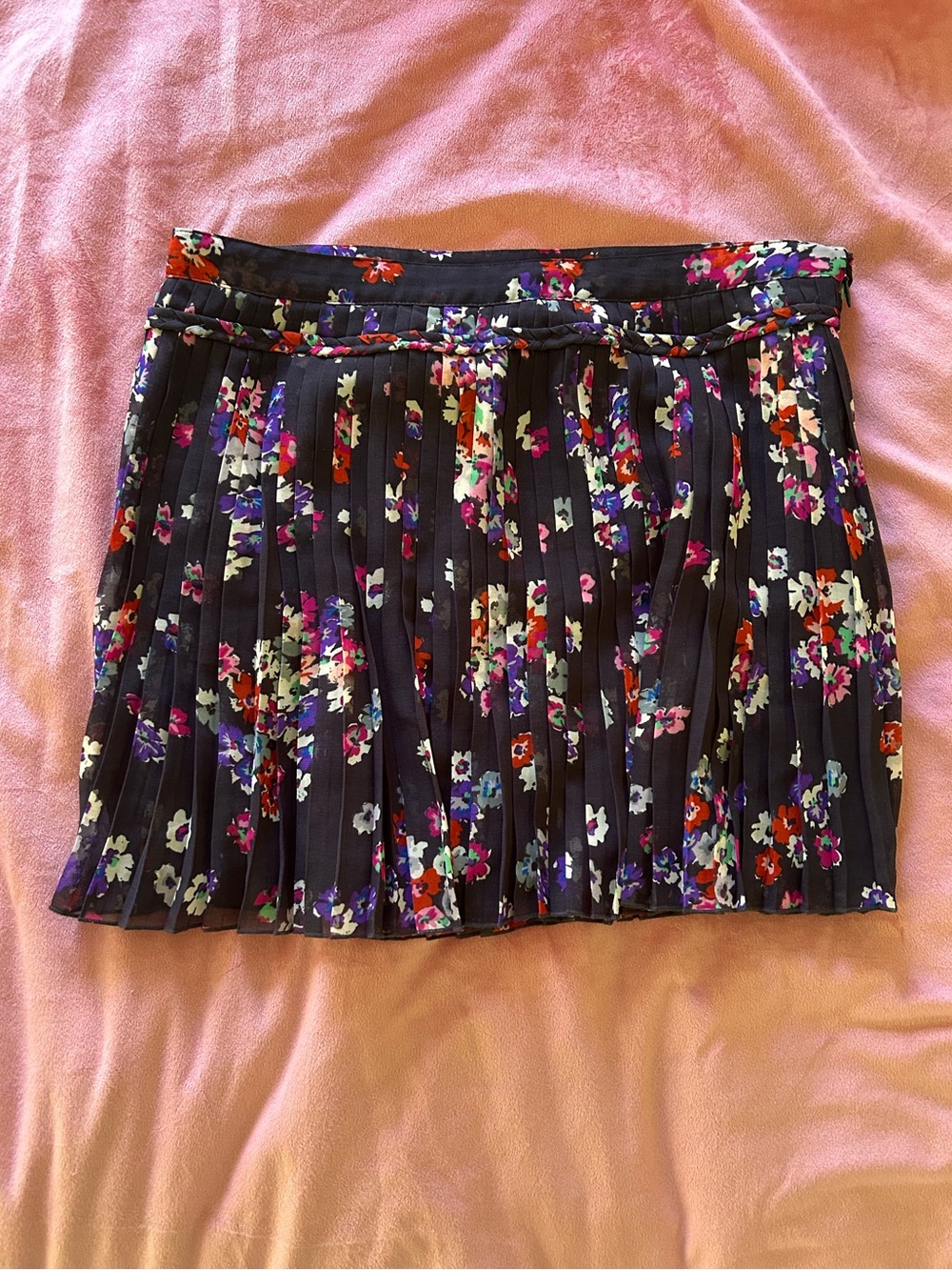 American Eagle Dark Purple Floral Pleated Mini Skirt
Size: 8
NWT